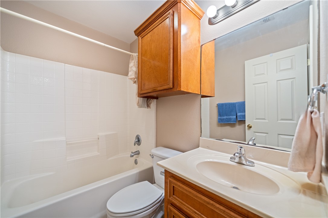2839 McKinzie Road, Unit 10 Corpus Christi, TX 78410 - Photo 18 of 22 a bathroom with a granite countertop sink toilet and a bathtub