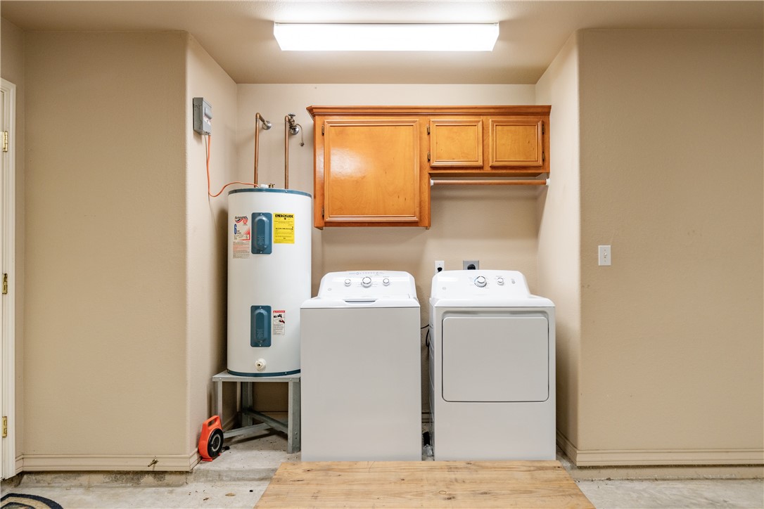 2839 McKinzie Road, Unit 10 Corpus Christi, TX 78410 - Photo 19 of 22 a utility room with dryer and washer