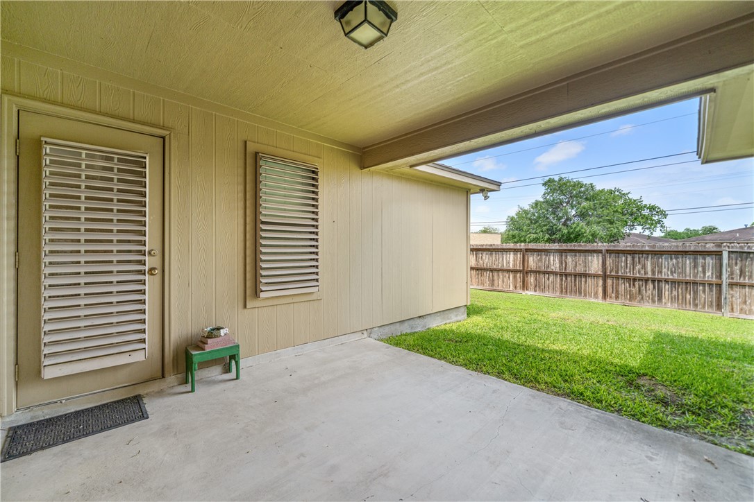 2839 McKinzie Road, Unit 10 Corpus Christi, TX 78410 - Photo 20 of 22 a view of outdoor space and yard