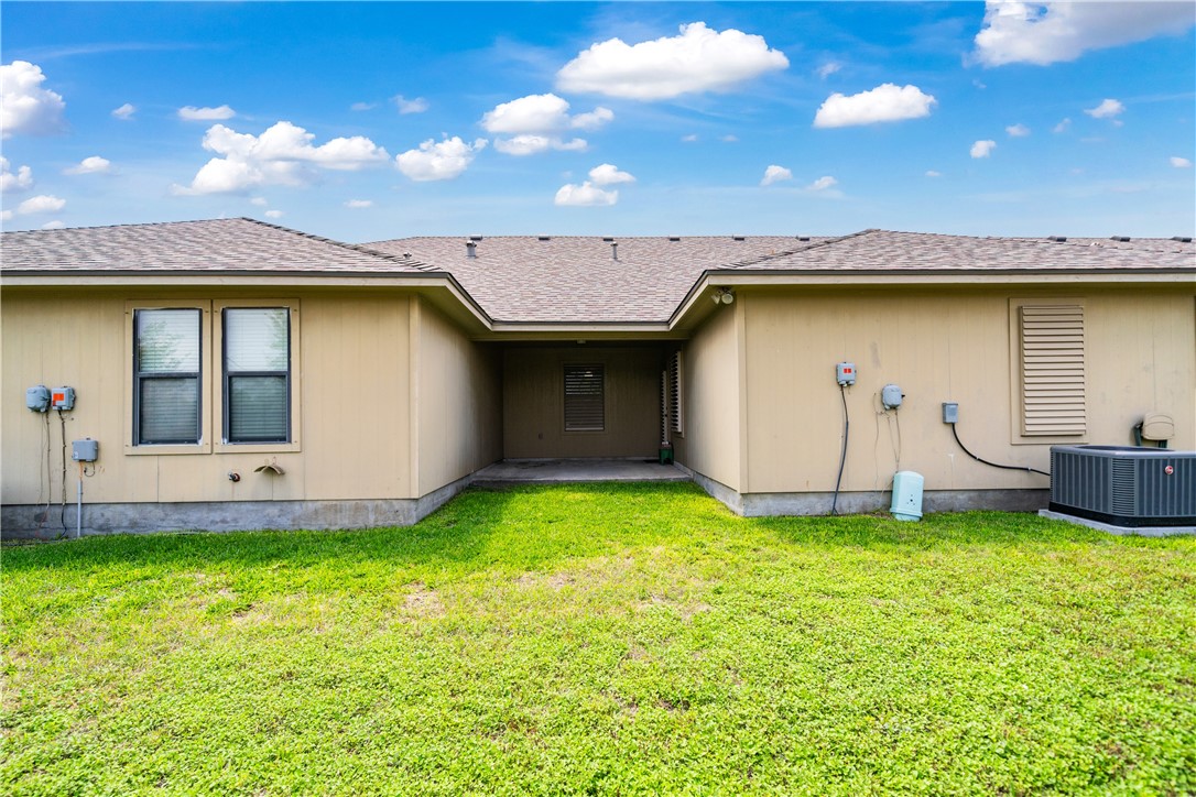 2839 McKinzie Road, Unit 10 Corpus Christi, TX 78410 - Photo 21 of 22 a house view with a garden space