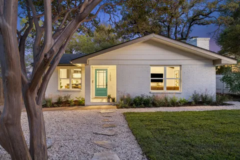$825,000 | 1505 Summit Street, Austin, TX 78741