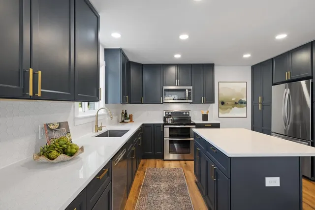 $825,000 | 1505 Summit Street, Austin, TX 78741