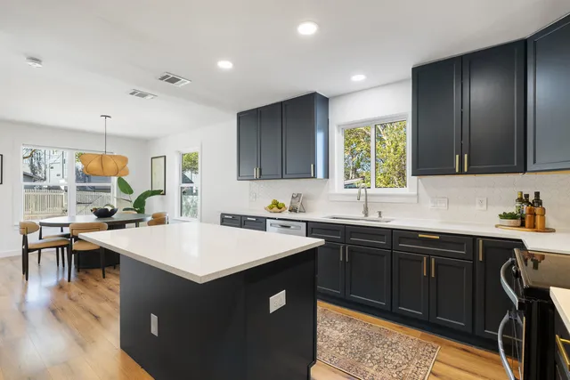 $825,000 | 1505 Summit Street, Austin, TX 78741