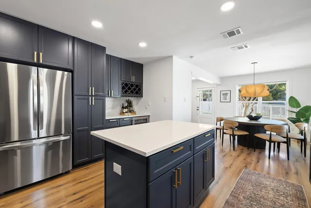 $825,000 | 1505 Summit Street, Austin, TX 78741