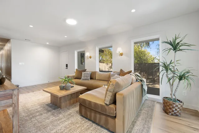 $825,000 | 1505 Summit Street, Austin, TX 78741