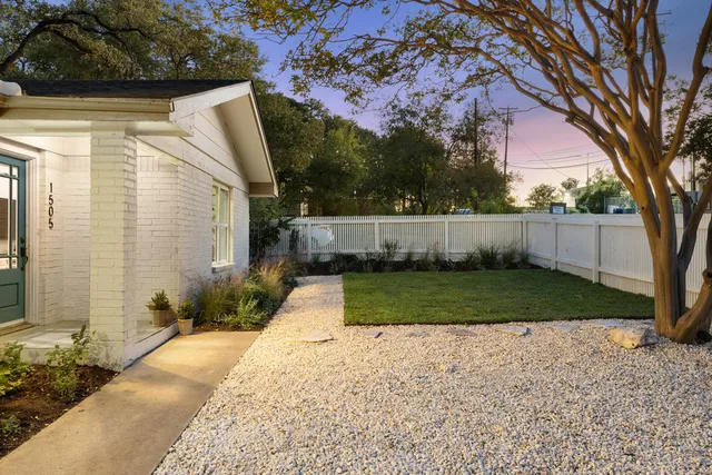 $825,000 | 1505 Summit Street, Austin, TX 78741