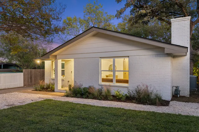 $825,000 | 1505 Summit Street, Austin, TX 78741