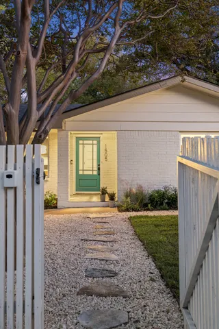 $825,000 | 1505 Summit Street, Austin, TX 78741
