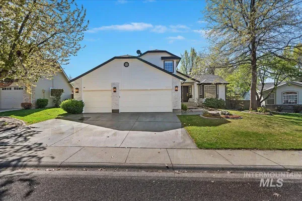 $710,000 | 1917 East Shalimar Drive, Eagle, ID 83616