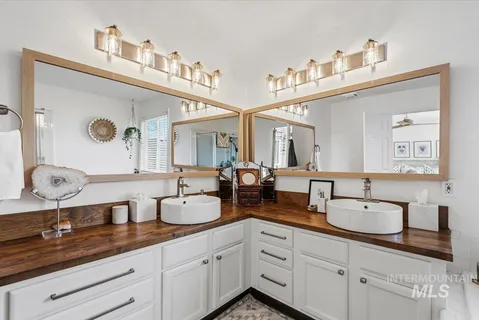 $710,000 | 1917 East Shalimar Drive, Eagle, ID 83616