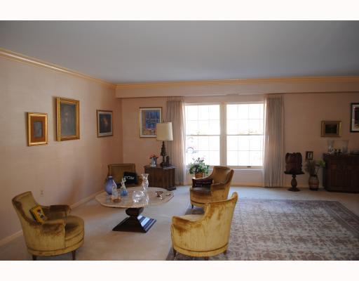 300 Fox Chapel Road, Unit 212 Pittsburgh, PA 15238 - Photo 2 of 9 Living Room.