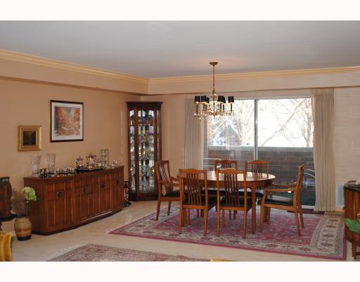300 Fox Chapel Road, Unit 212 Pittsburgh, PA 15238 - Photo 3 of 9 Dining Room.