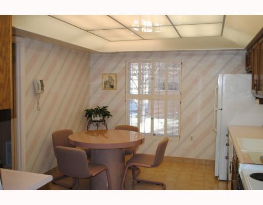 300 Fox Chapel Road, Unit 212 Pittsburgh, PA 15238 - Photo 4 of 9 Kitchen.