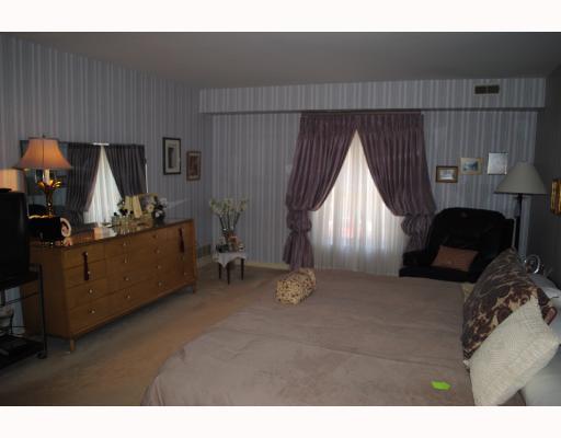 300 Fox Chapel Road, Unit 212 Pittsburgh, PA 15238 - Photo 6 of 9 Master Bedroom.