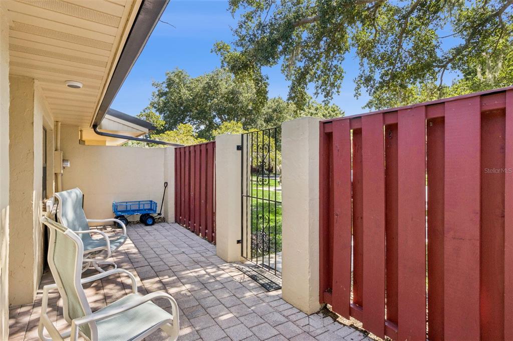 664 Clubhouse Road Winter Haven, FL 33884 - Photo 4 of 33