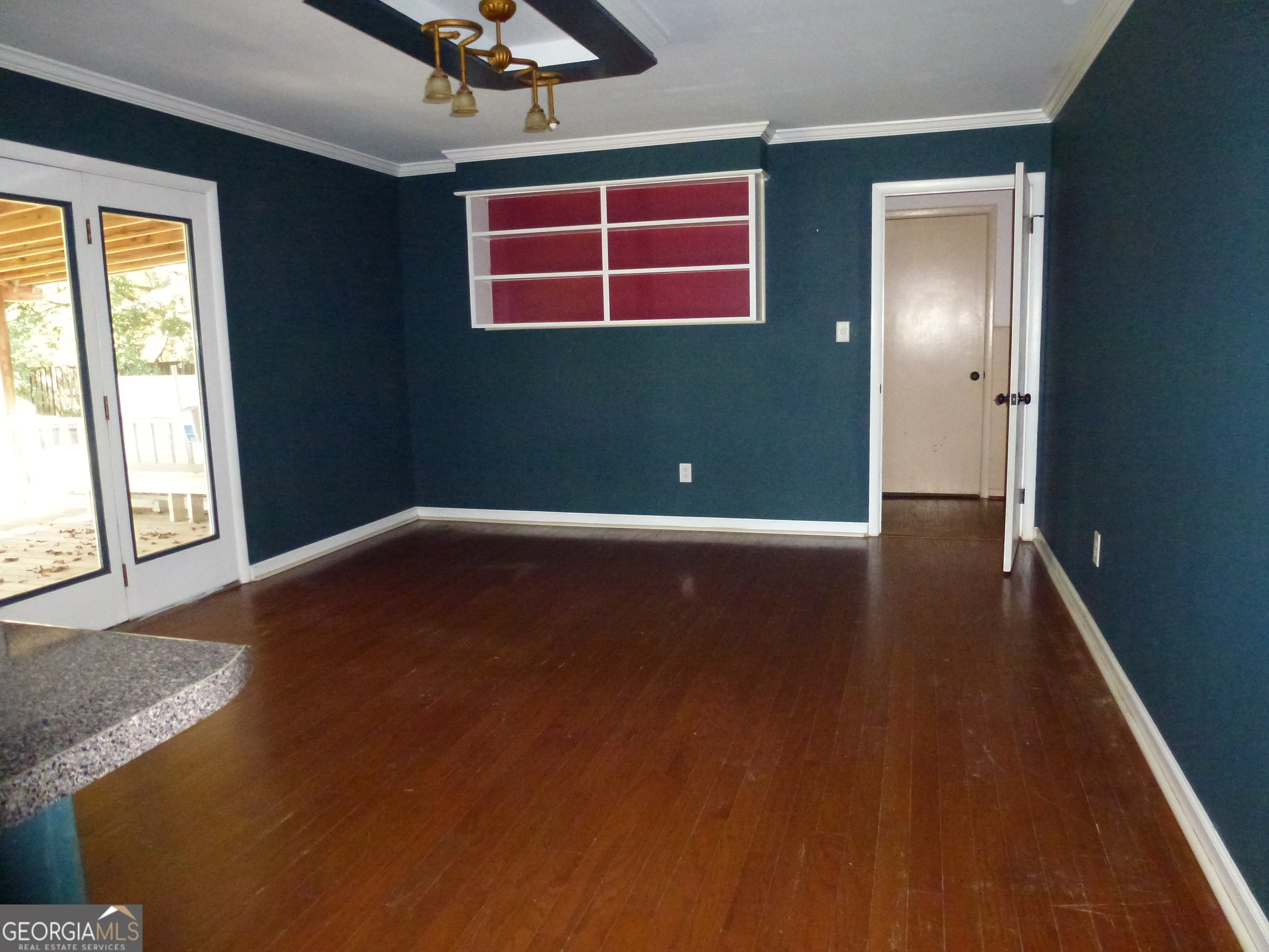 606 Park Avenue Claxton, GA 30417 - Photo 13 of 38 an empty room with wooden floor and windows