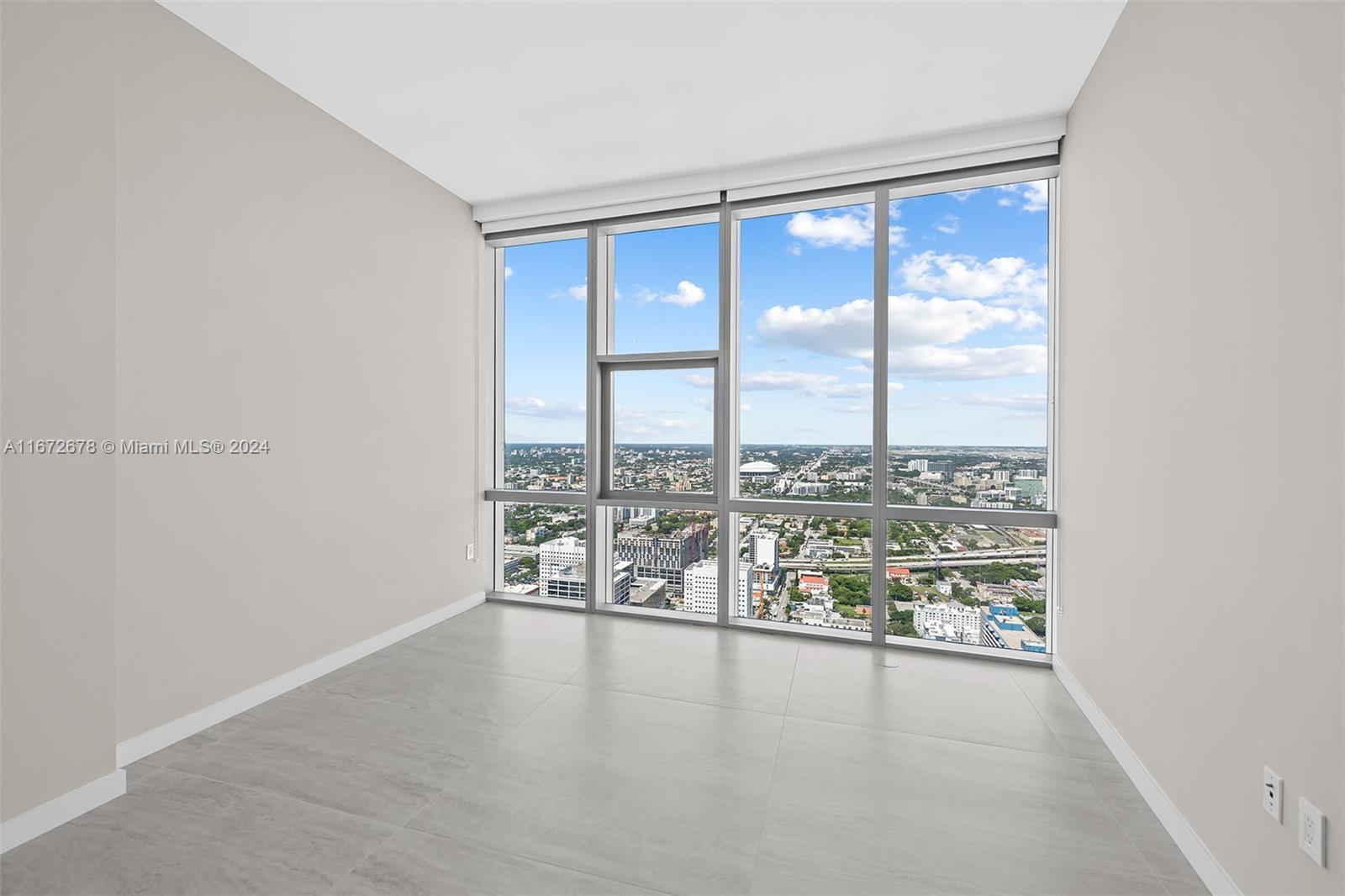 851 Northeast 1st Avenue, Unit PH5402 Miami, FL 33132 - Photo 25 of 61