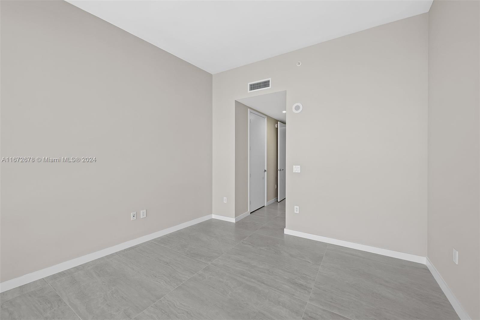 851 Northeast 1st Avenue, Unit PH5402 Miami, FL 33132 - Photo 26 of 61 a view of an empty room