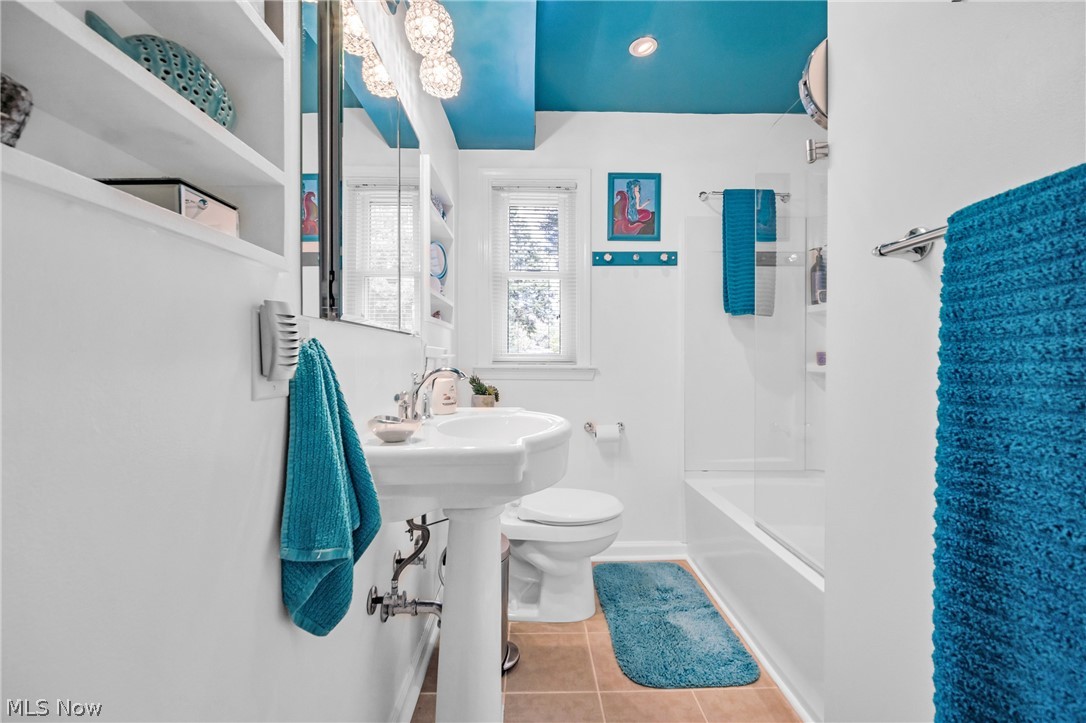 7797 York Road Cleveland, OH 44130 - Photo 8 of 23 Full bathroom featuring sink, toilet, and bathtub / shower combination
