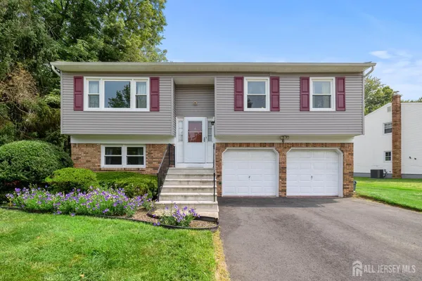 $465,000 | 6 Michelle Court, Ewing, NJ 08628