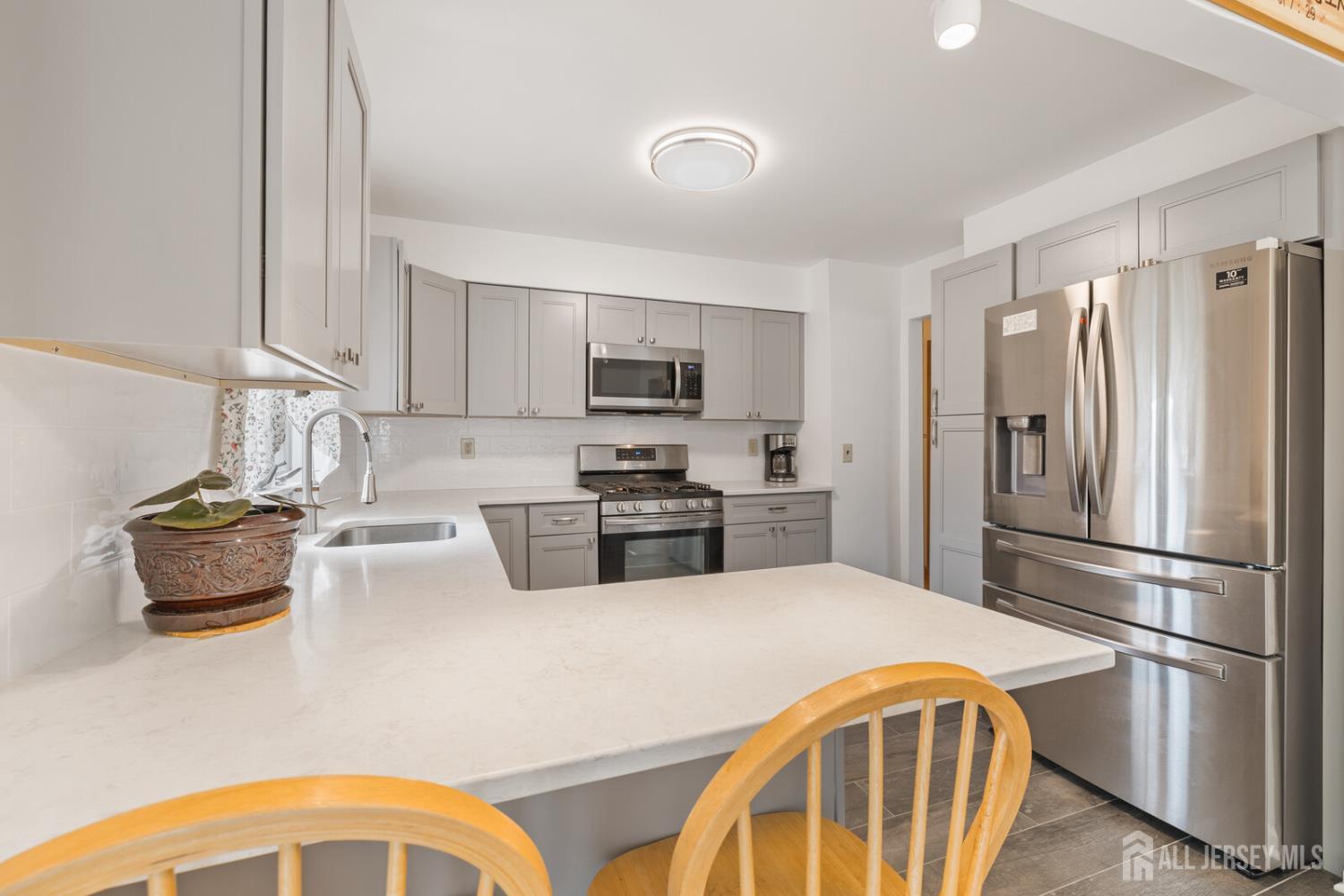 6 Michelle Court Ewing, NJ 08628 - Photo 10 of 31