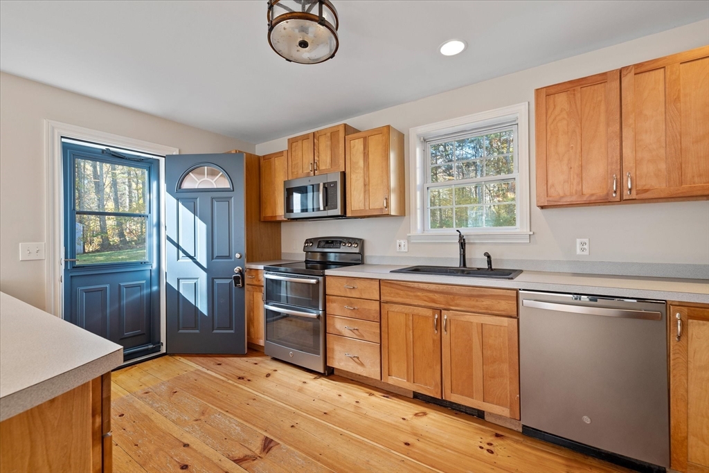9 Town Farm Road North Brookfield, MA 01535 - Photo 3 of 33 Gallery Image 3