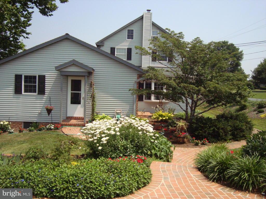 3885 Sunnyside Road Manheim, PA 17545 - Photo 3 of 26
