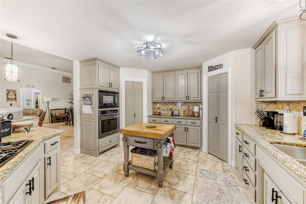7835 Portwood Road Azle, TX 76020 - Photo 8 of 33