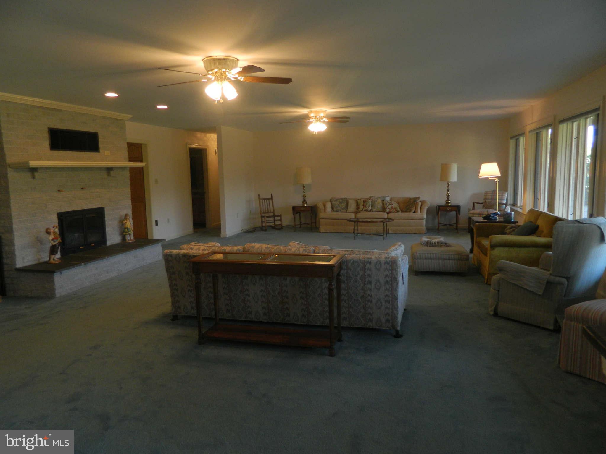 11036 Mapleville Road Hagerstown, MD 21742 - Photo 10 of 30 Living Room