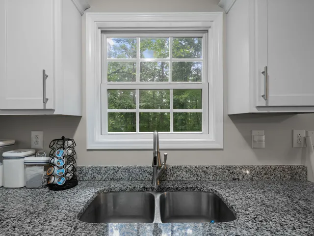 $279,900 | 205 Windy Park Drive, McEwen, TN 37101