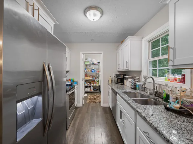 $279,900 | 205 Windy Park Drive, McEwen, TN 37101