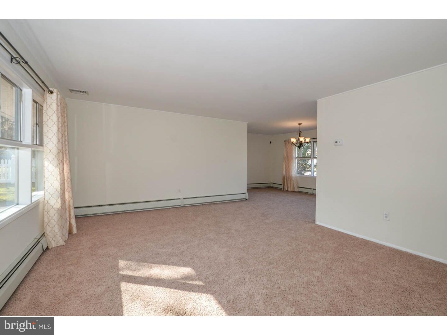 21 Quay Road Levittown, PA 19057 - Photo 3 of 23 Living Room
