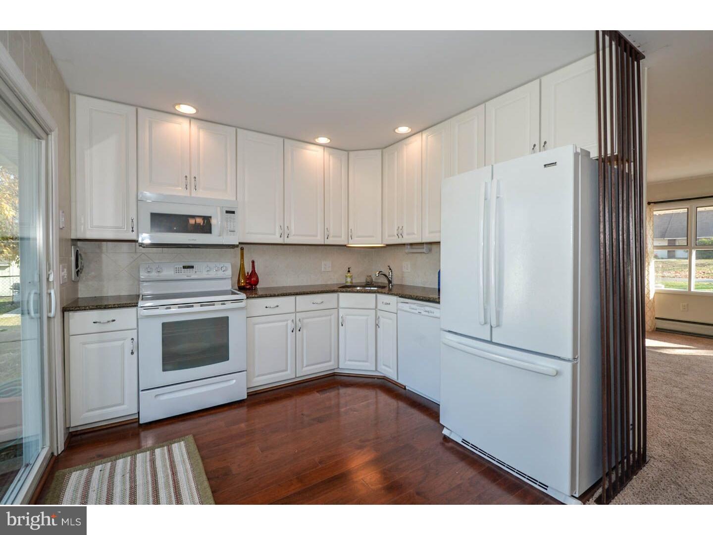 21 Quay Road Levittown, PA 19057 - Photo 6 of 23 Kitchen