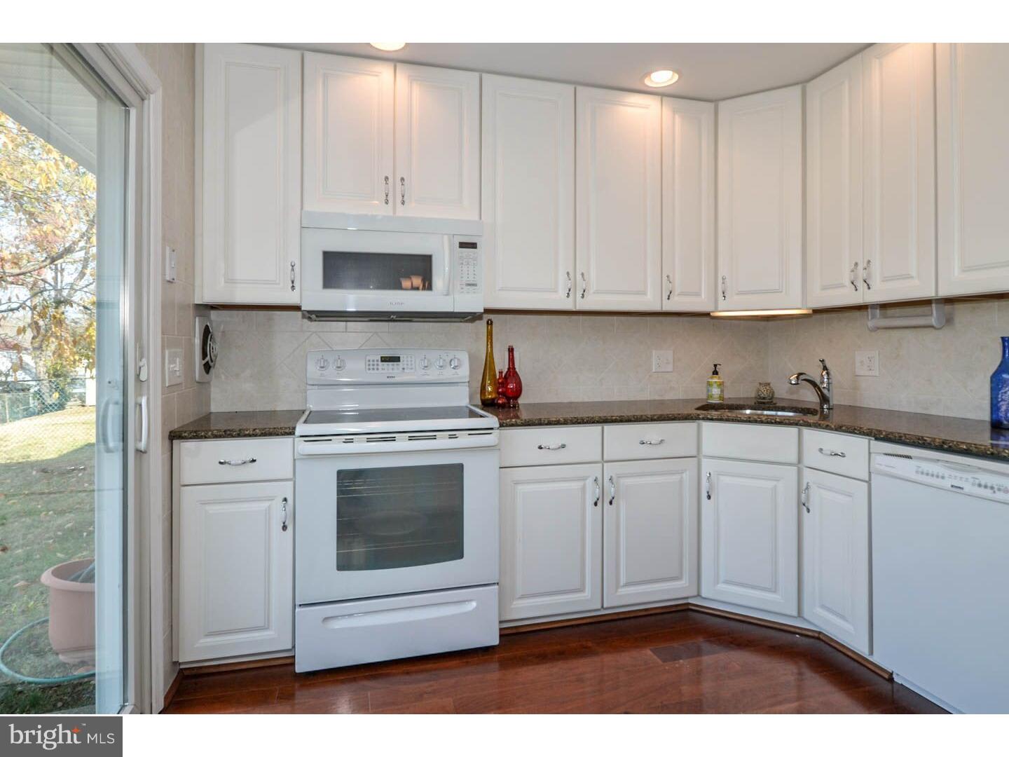 21 Quay Road Levittown, PA 19057 - Photo 7 of 23 Kitchen