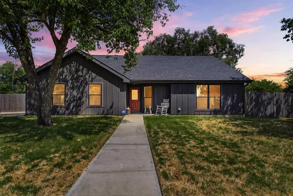 $285,000 | 100 West Hoover Avenue, Whitney, TX 76692
