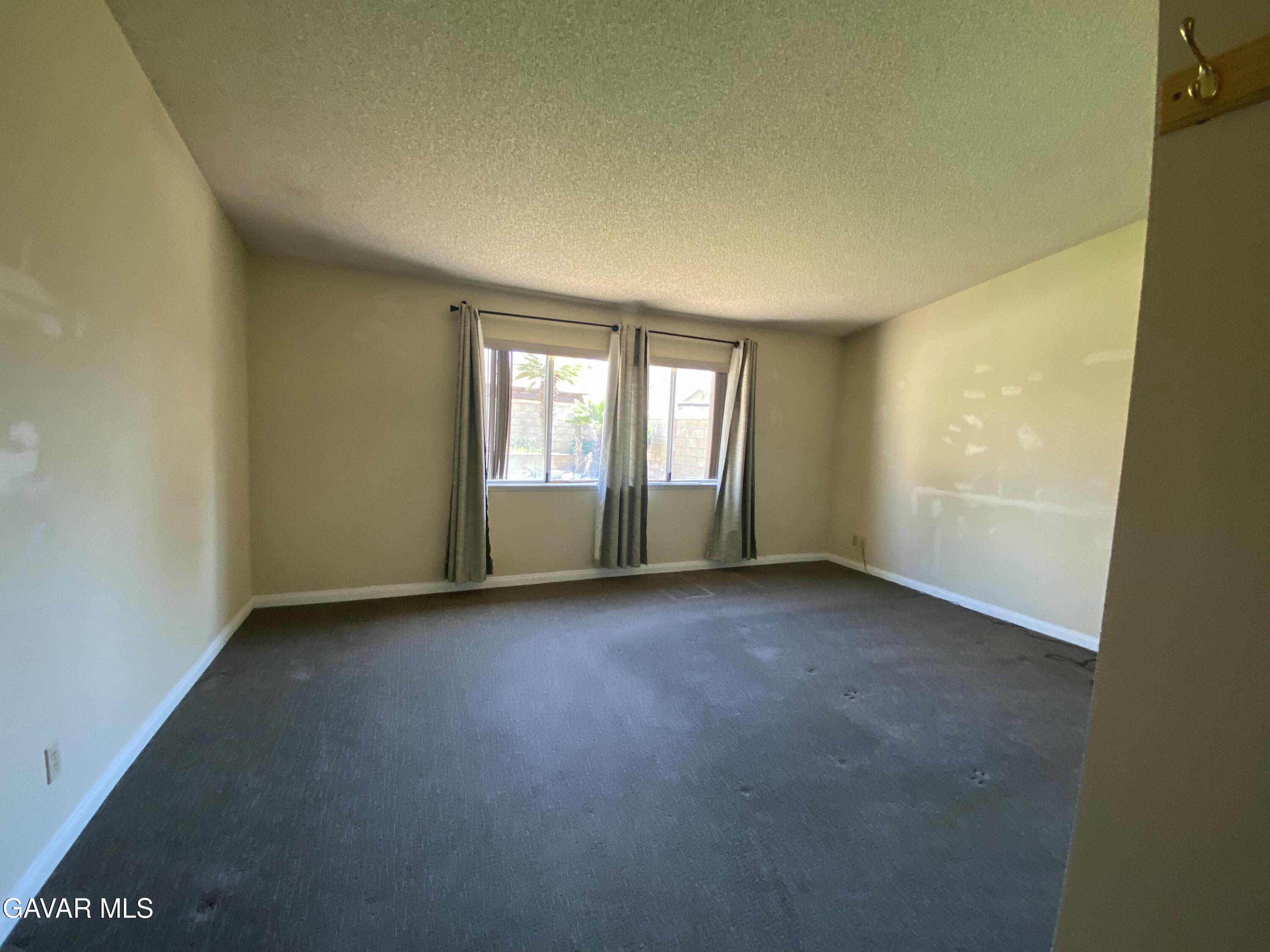 44034 4th Street East Lancaster, CA 93535 - Photo 10 of 14 an empty room with windows