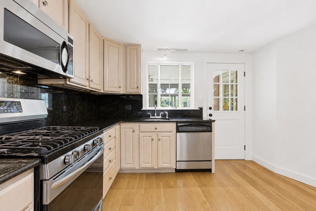 127 Larchmont Road Melrose, MA 02176 - Photo 12 of 42