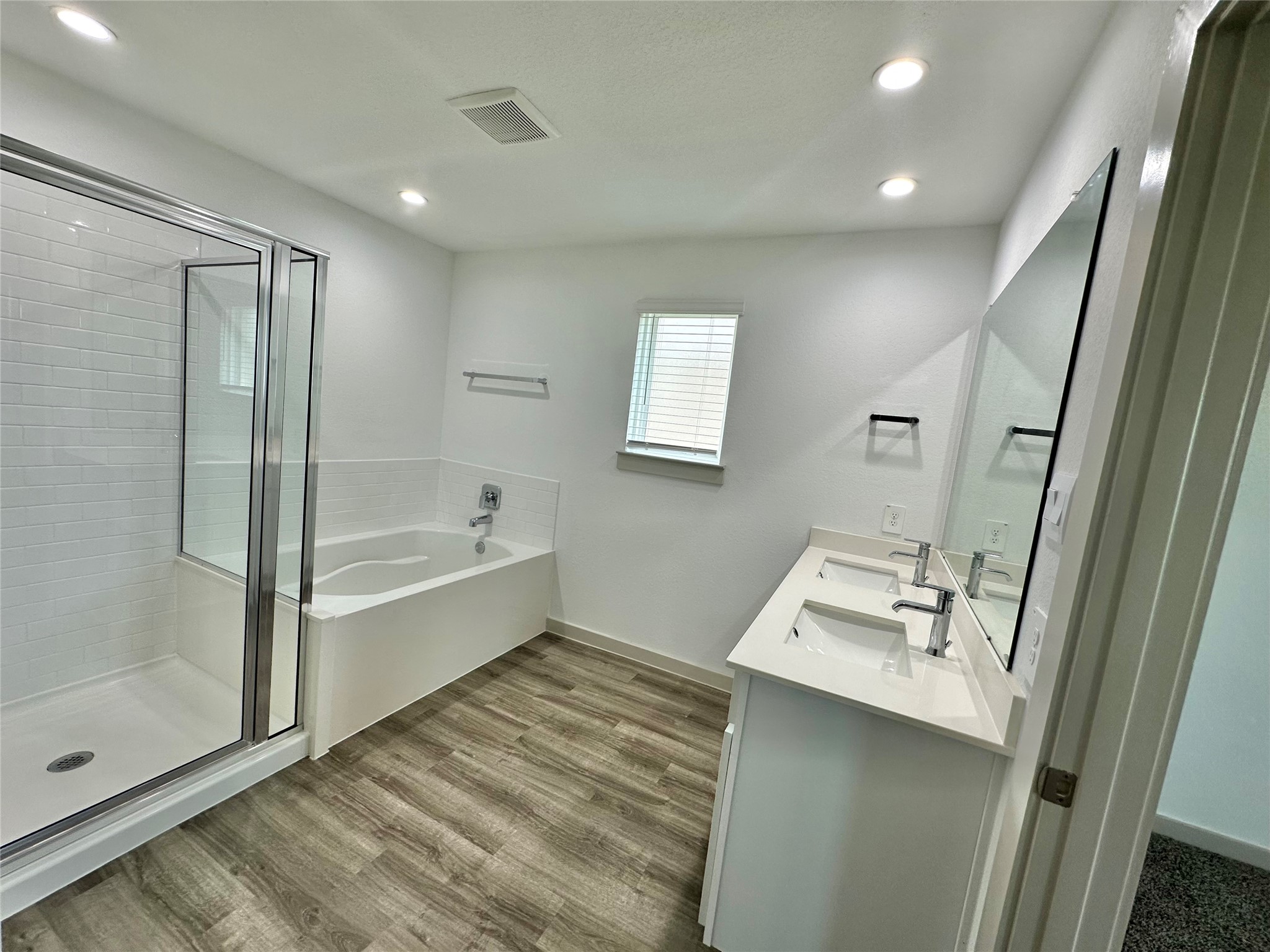 1107 Curly Angora Court Rosharon, TX 77583 - Photo 31 of 42 a bathroom with a bathtub sink and mirror