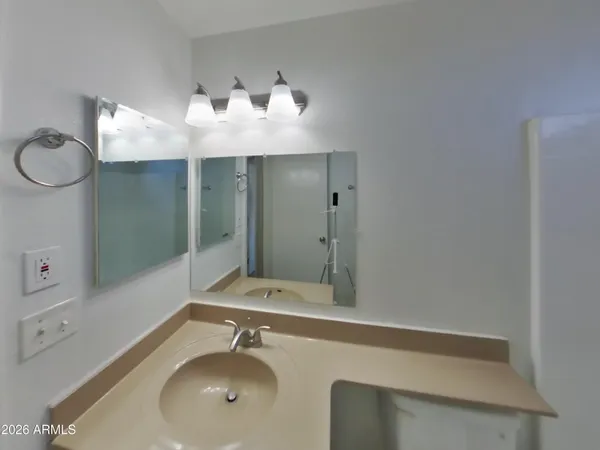 $2,049 | 7321 North 69th Avenue, Glendale, AZ 85303