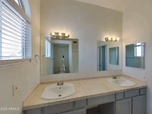 $2,049 | 7321 North 69th Avenue, Glendale, AZ 85303