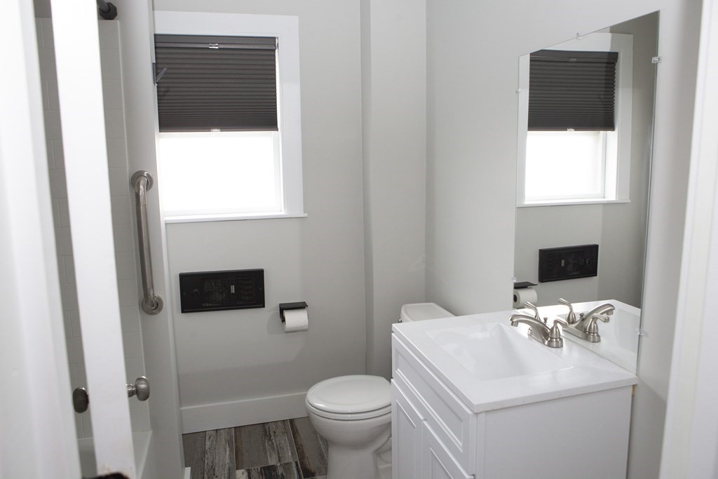 43 Beacon Street, Unit 2 Gloucester, MA 01930 - Photo 16 of 28