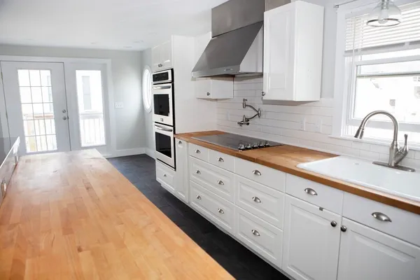 $3,200 | 43 Beacon Street, Unit 2, Gloucester, MA 01930