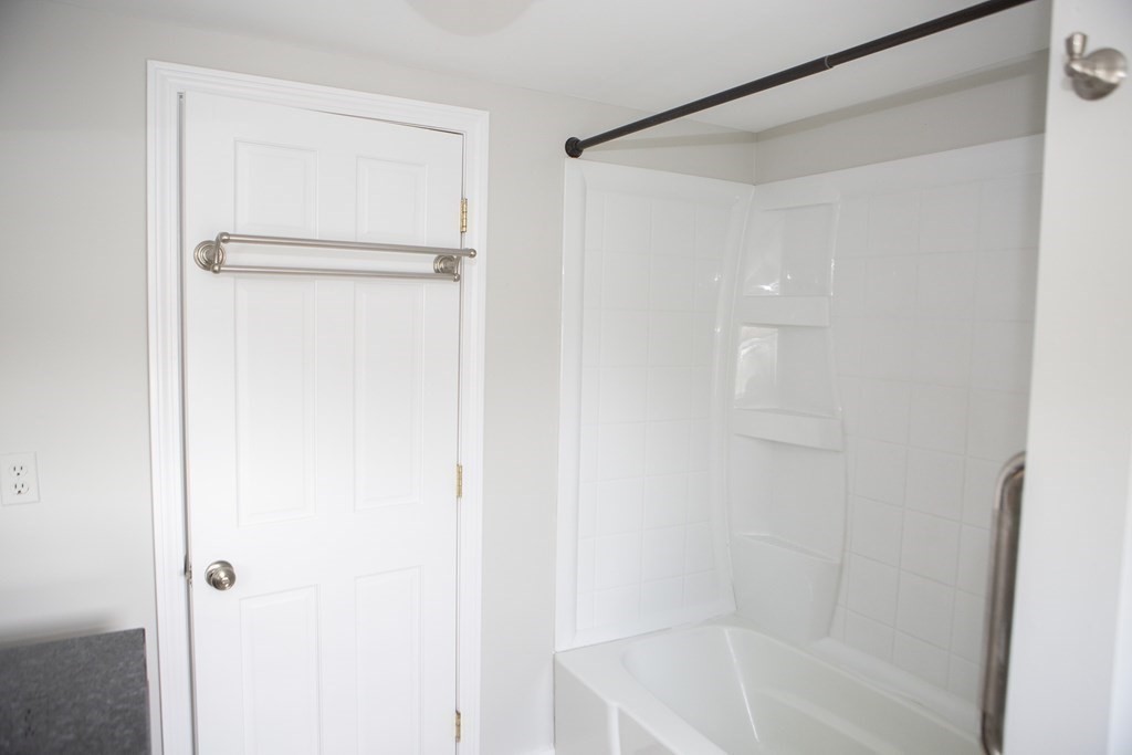 43 Beacon Street, Unit 2 Gloucester, MA 01930 - Photo 5 of 28