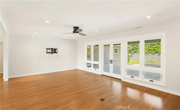 $7,000 | 933 West Riviera Drive, Santa Ana, CA 92706