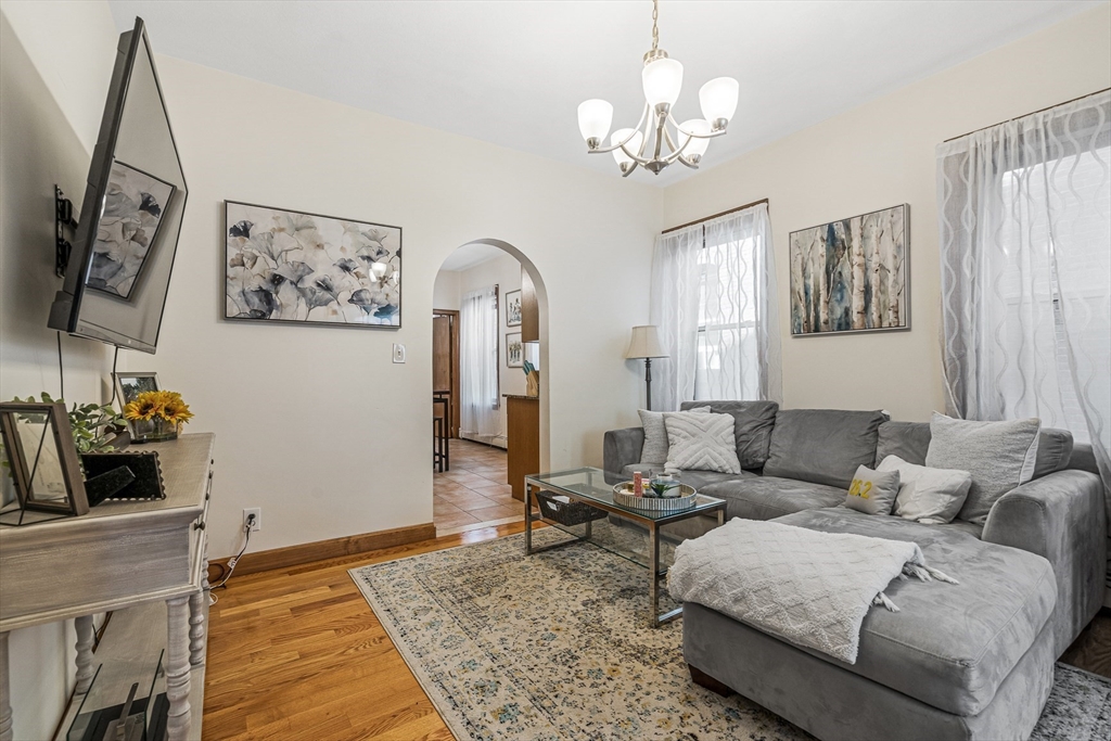 422 Hanover Street, Unit 3 Boston, MA 02113 - Photo 3 of 20