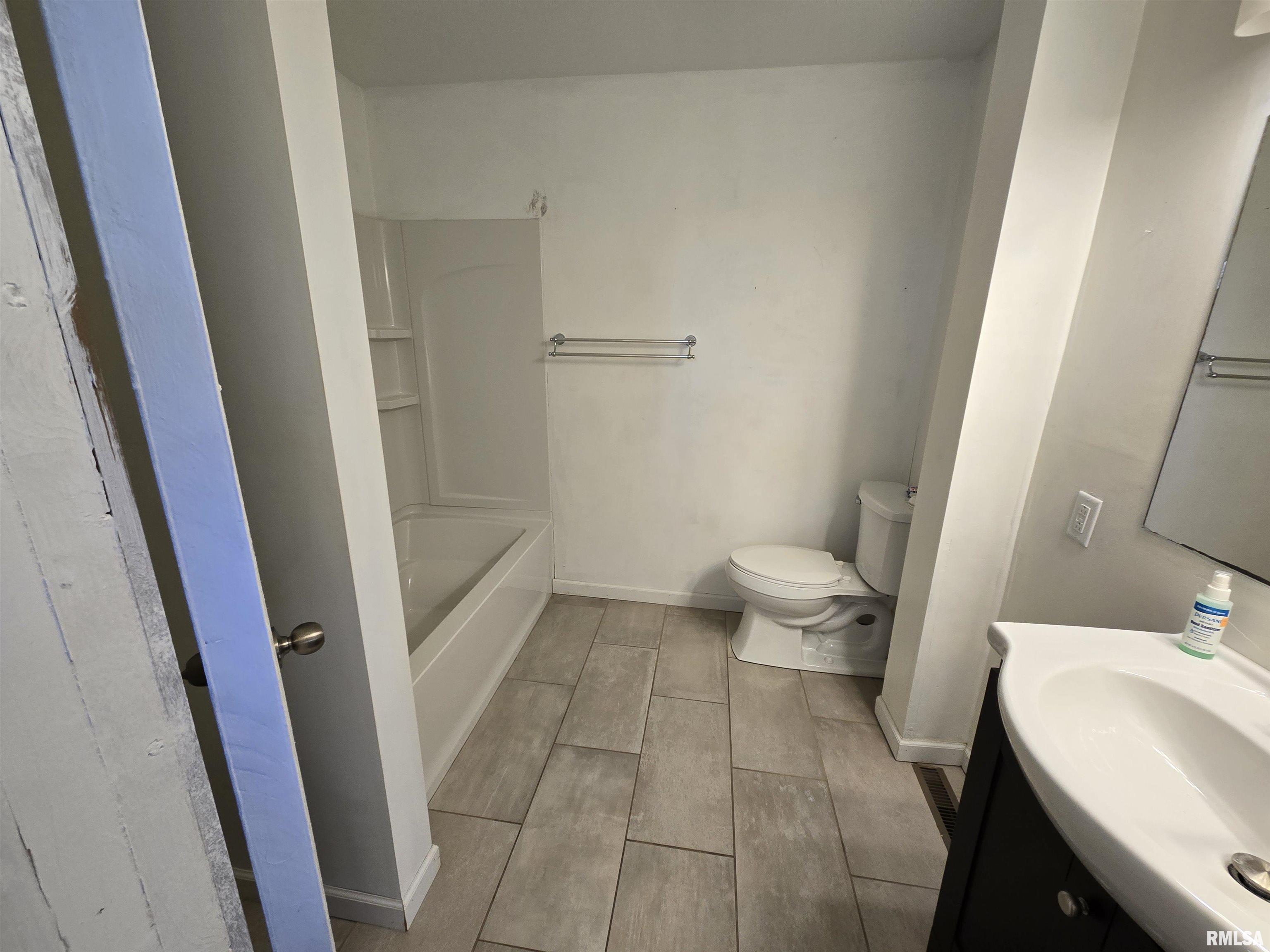 637 South 3rd Avenue Canton, IL 61520 - Photo 13 of 23