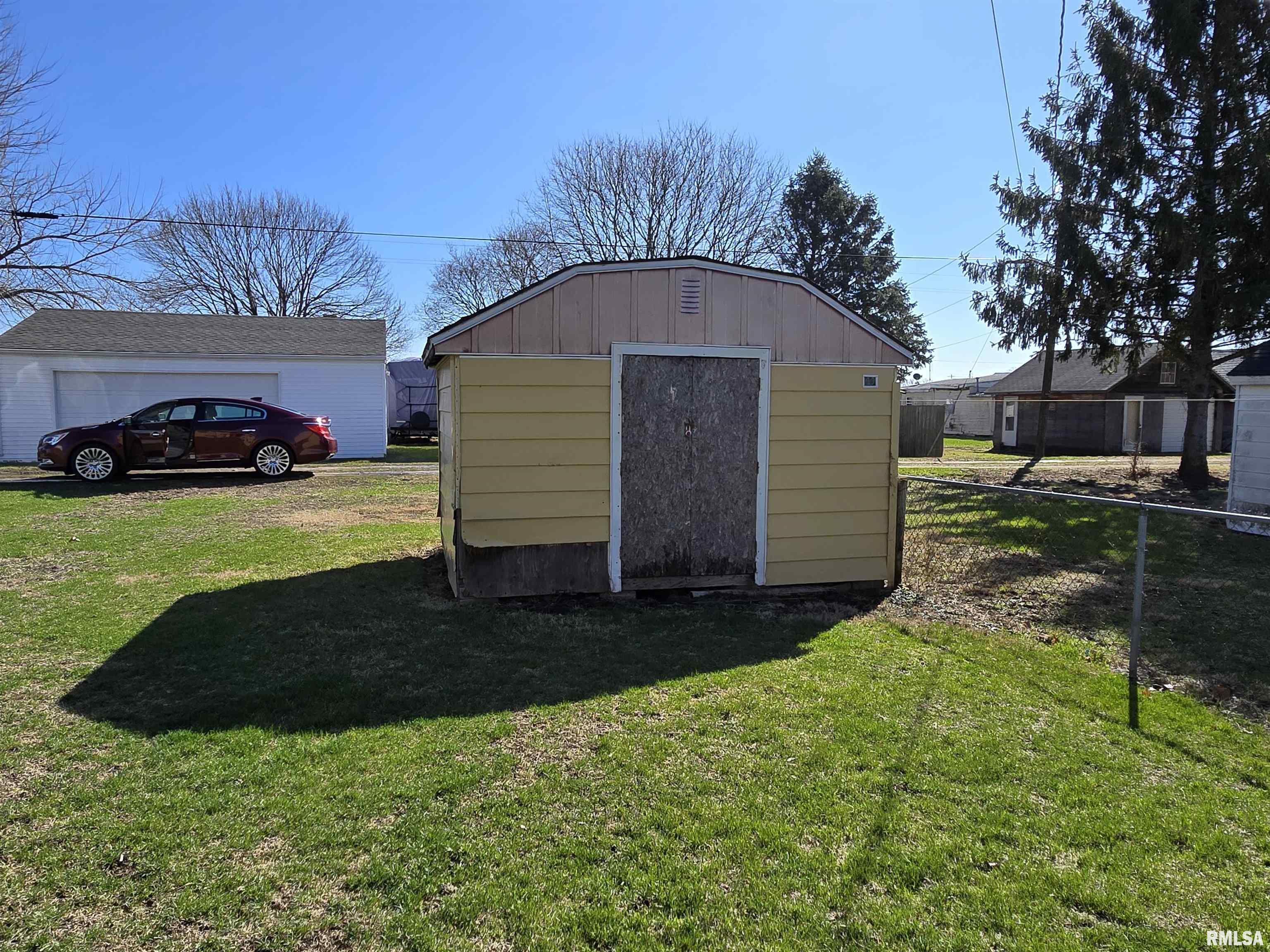 637 South 3rd Avenue Canton, IL 61520 - Photo 17 of 23