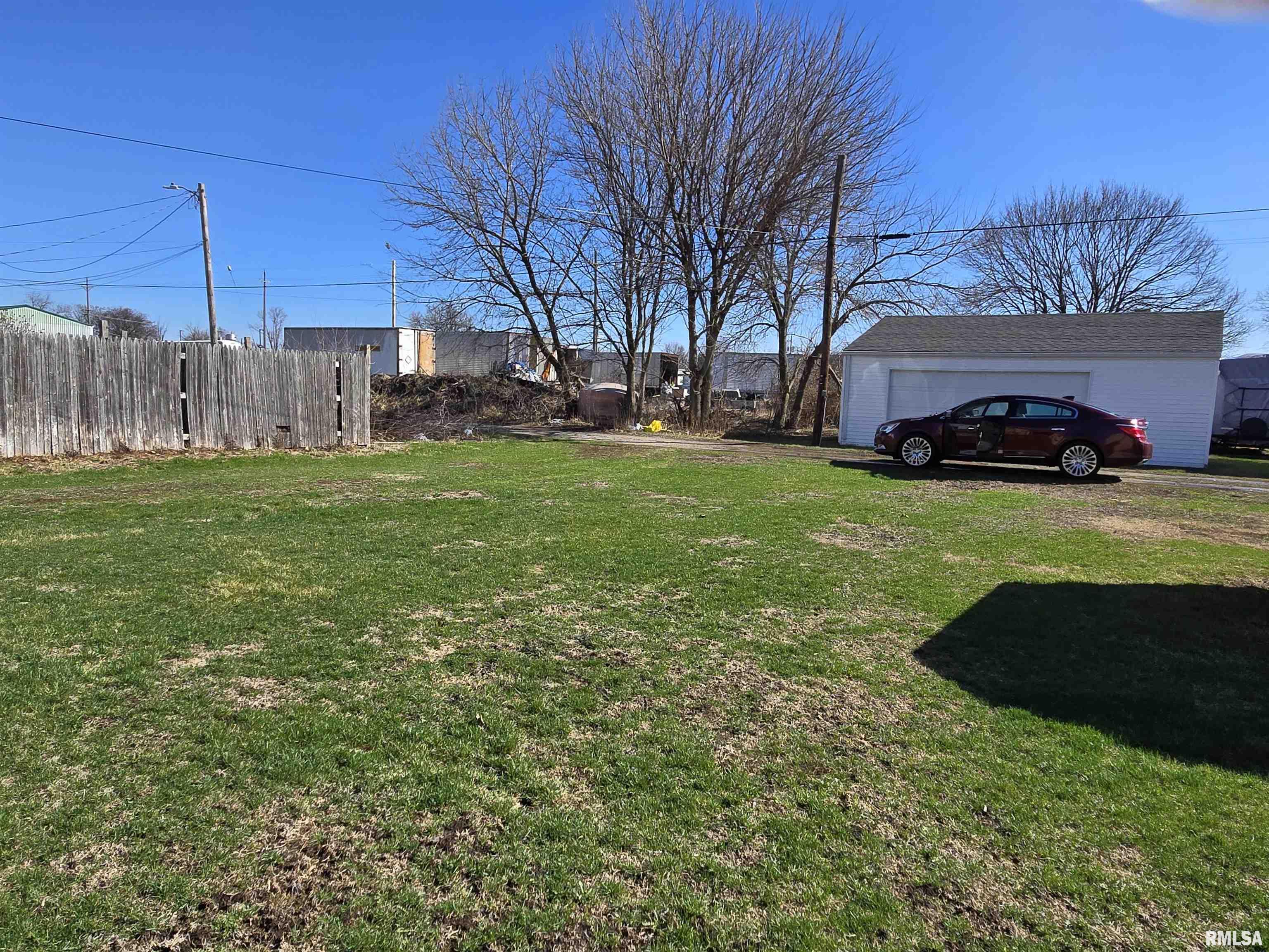 637 South 3rd Avenue Canton, IL 61520 - Photo 18 of 23