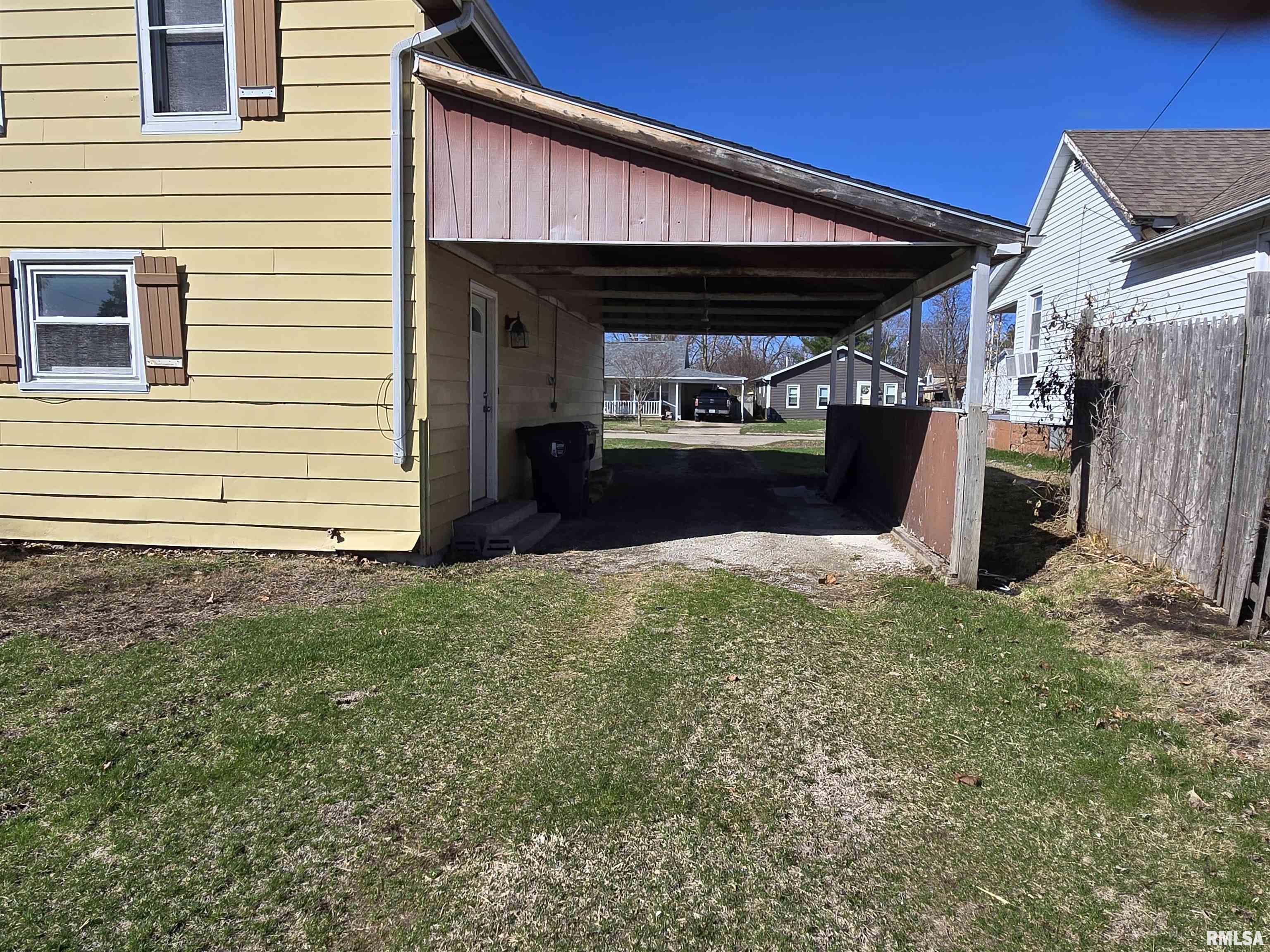 637 South 3rd Avenue Canton, IL 61520 - Photo 3 of 23