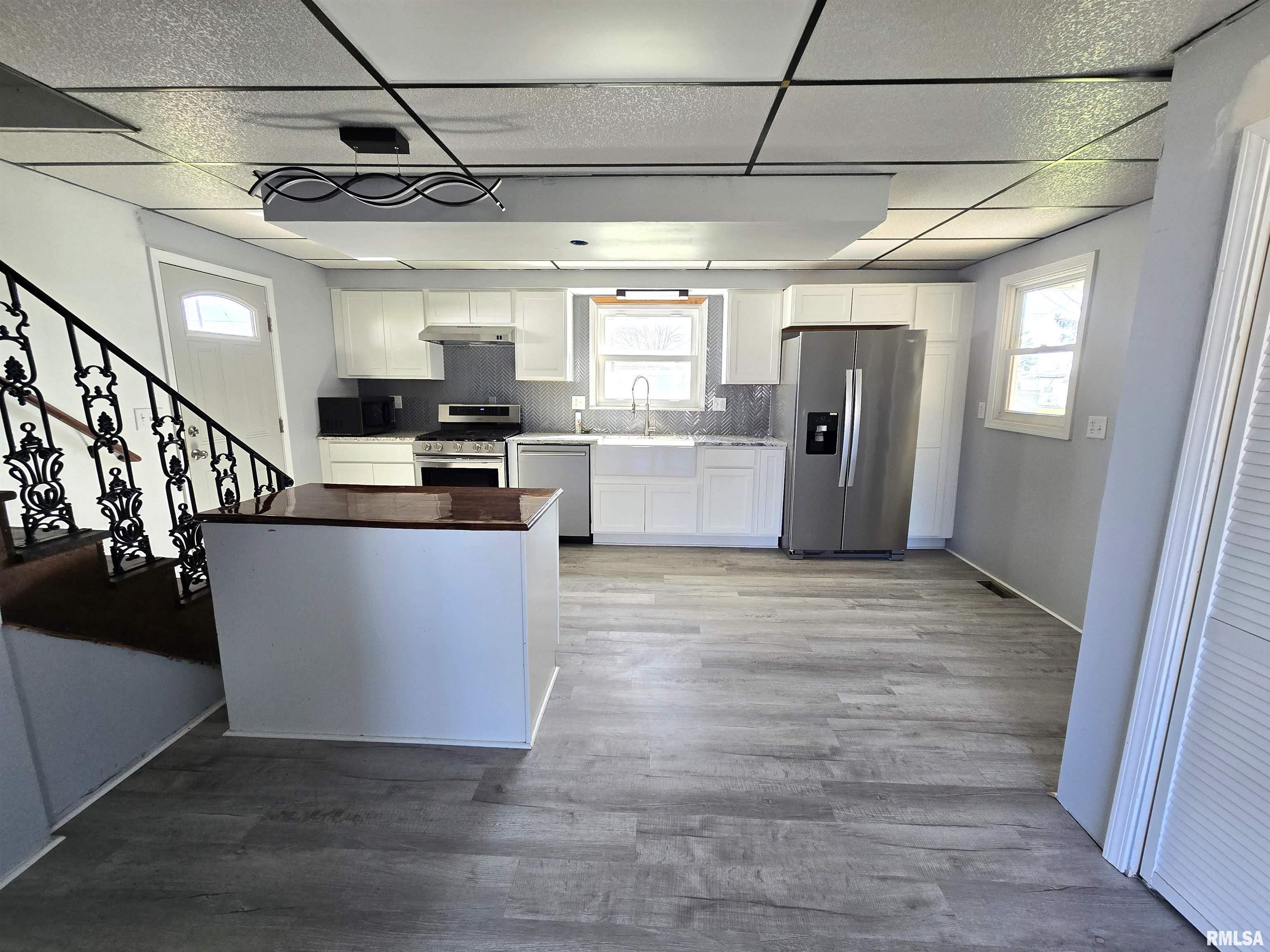 637 South 3rd Avenue Canton, IL 61520 - Photo 9 of 23